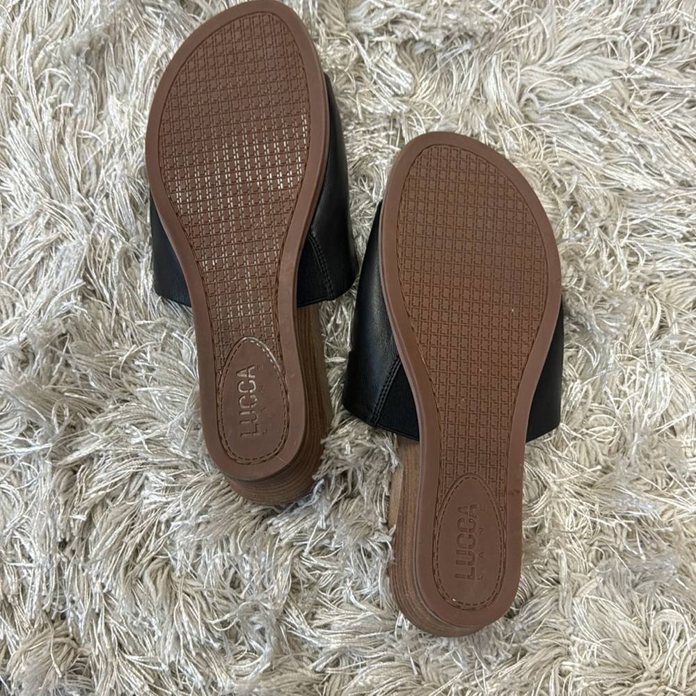 LUCCA ladies’ black leather wedge sandals. Size 8.5 - Picture 2 of 4